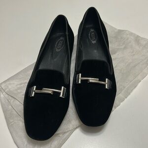 Tod’s Black velvet Leather embellished Loafers with T-bar penny straps sz 40.5